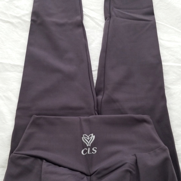CLS SPORTSWEAR Pants - CLS SPORTSWEAR SCRUNCHBUTT LEGGINGS SIZE S